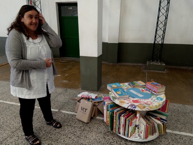 Alumnos de la EATA donaron una biblioteca