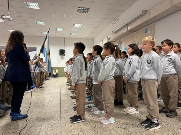 Alumnos de cuarto año realizaron su promesa de lealtad a la bandera