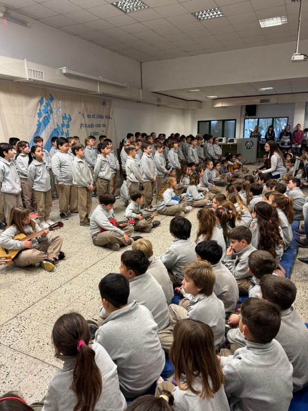 Alumnos de cuarto año realizaron su promesa de lealtad a la bandera