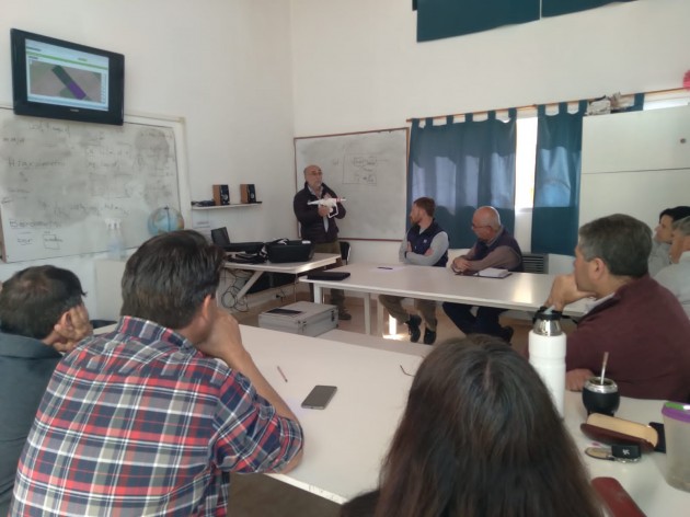 Jornada taller de capacitación sobre sustentabilidad y agroecología de precisión a cargo de docentes de la EATA