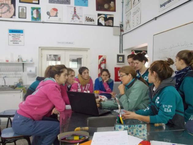 Trabajo monográfico de alumnas de la EATA recibe orientación de una especialista de la UNICEN