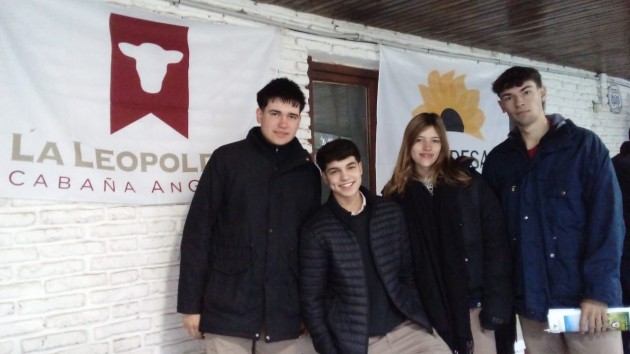 Alumnos de séptimo año presentes en la charla técnica sobre el mercado de carnes