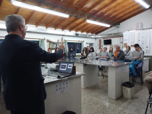 Capacitación sobre didáctica de la Astronomía y manejo del simulador del cielo dirigido 