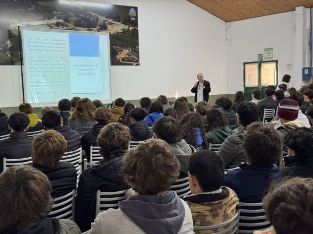 Charla para los alumnos del segundo ciclo de nivel secundario sobre infecciones de transmisión sexual Charla para los alumnos del segundo ciclo de nivel secundario sobre infecciones de transmisión sexual