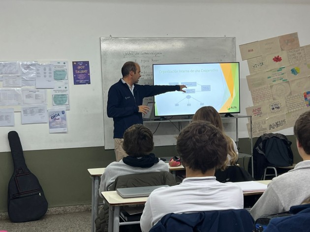 Charla sobre cooperativismo y herramientas de mercado Charla sobre cooperativismo y herramientas de mercado