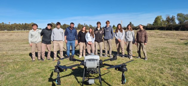 Charla sobre Drones en la EATA Charla sobre Drones en la EATA