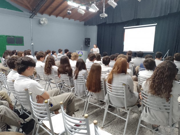 Charla sobre el trabajo de un Analista de Sistemas para alumnos de tercer año