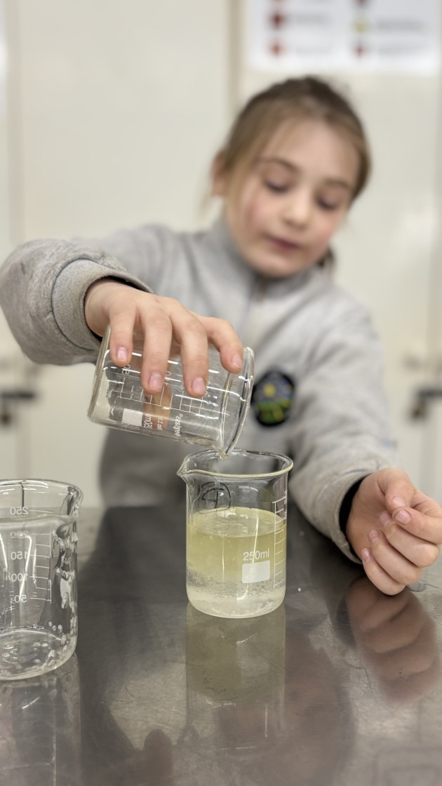 Experimentando mezclas en el Laboratorio