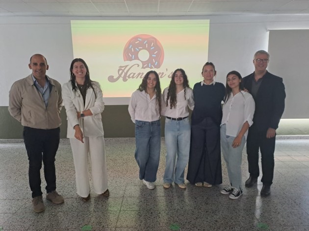 Exposición de planes de negocio de la modalidad Economía y Administración