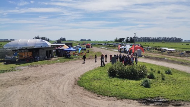 Futuros Técnicos Agropecuarios visitan sistema robotizado de ordeñe