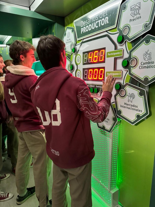 La Escuela Agropecuaria de Tres Arroyos recibe al museo interactivo de Larti Innova