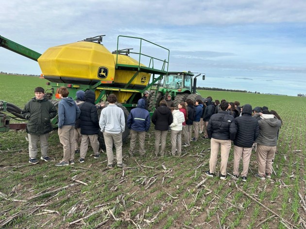 Los estudiantes de 5º año visitan establecimiento agropecuario