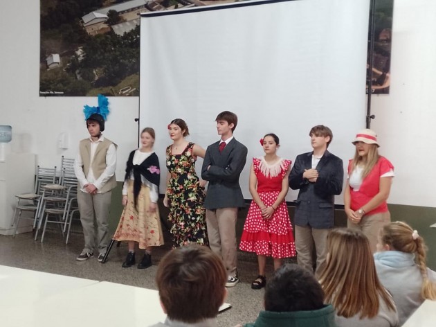 Los personajes del teatro en inglés presentes en la escuela