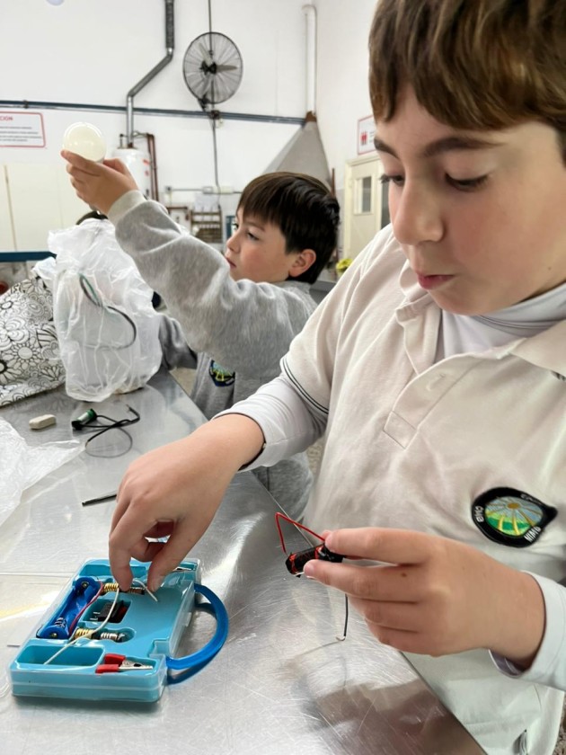 Nivel Primario genera Circuitos Eléctricos