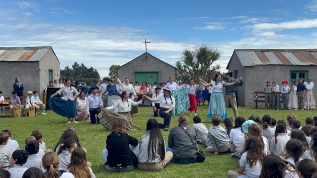 Raíces y Tradiciones en el Nivel Primario