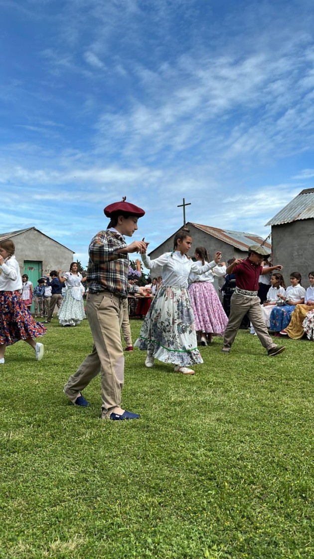 Raíces y Tradiciones en el Nivel Primario