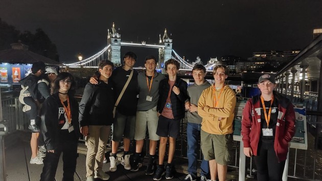 Un grupo de estudiantes de la EATA en el Reino Unido Un grupo de estudiantes de la EATA en el Reino Unido